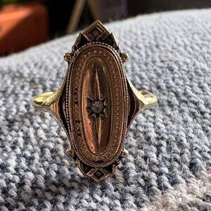 Vintage 70s Avon Kensington Ring 7.5-8.5